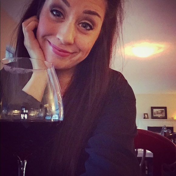 Meet your Posher, Maeghan - Picture 5 of 7